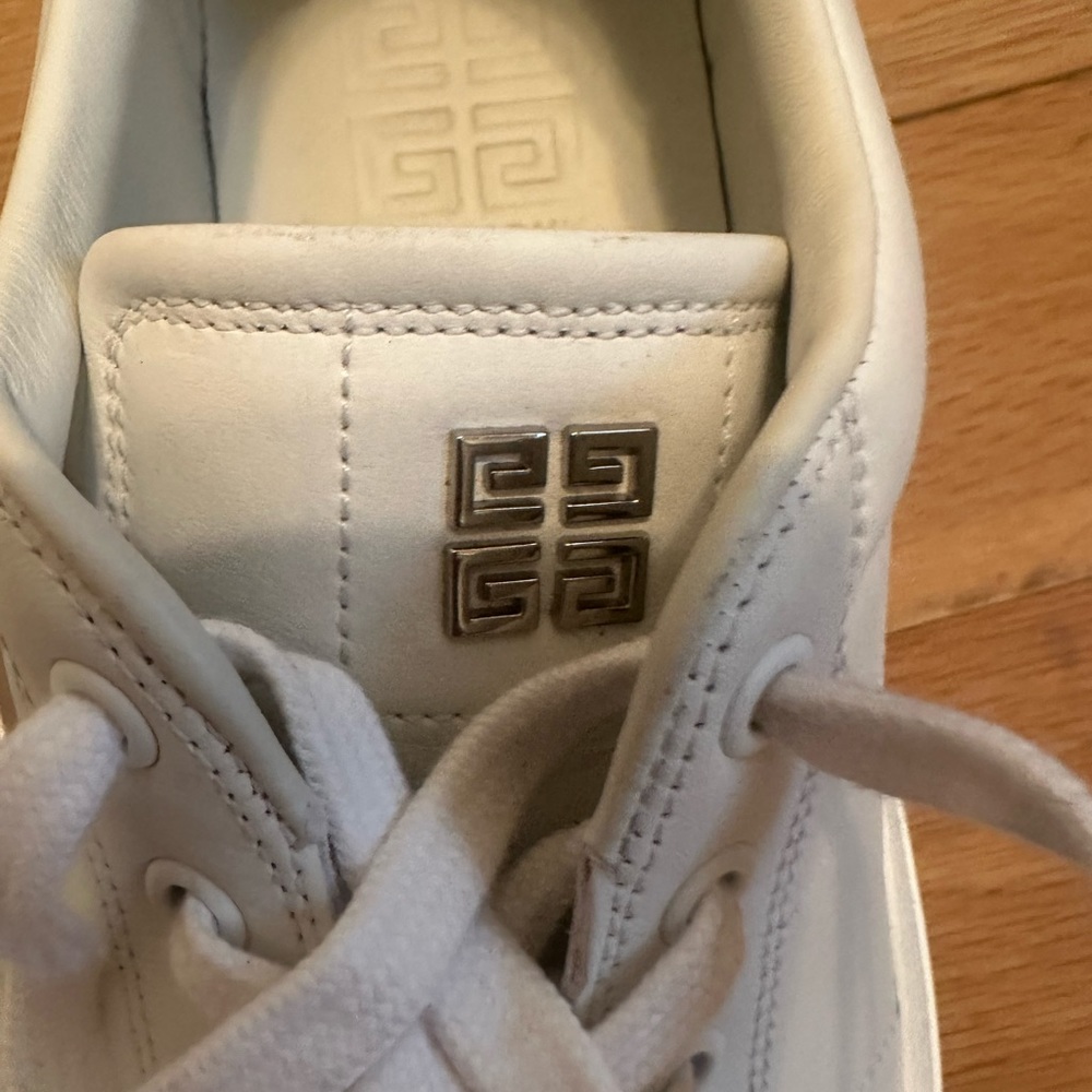 Brand new 💯 authentic
Givenchy City Court Low-Top Sneakers. Size 42 new - Picture 9 of 10